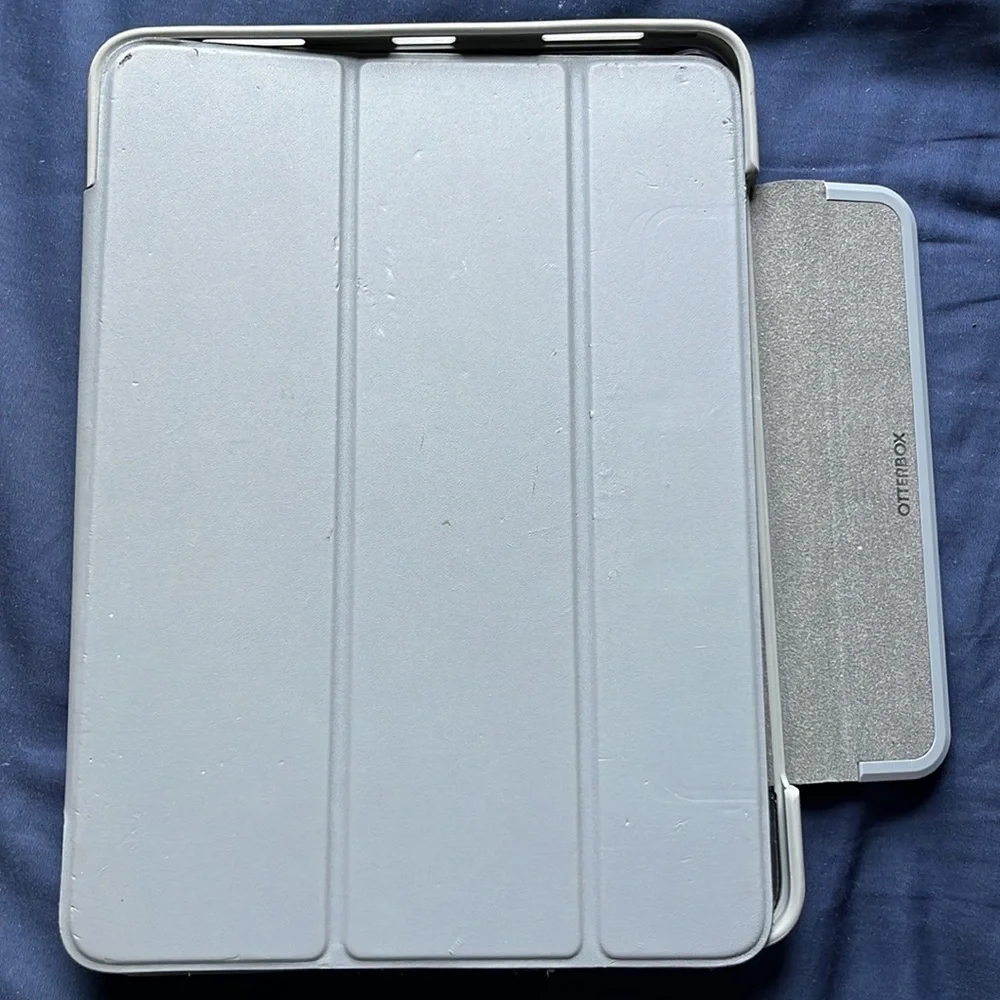 IPad air clear otter box case